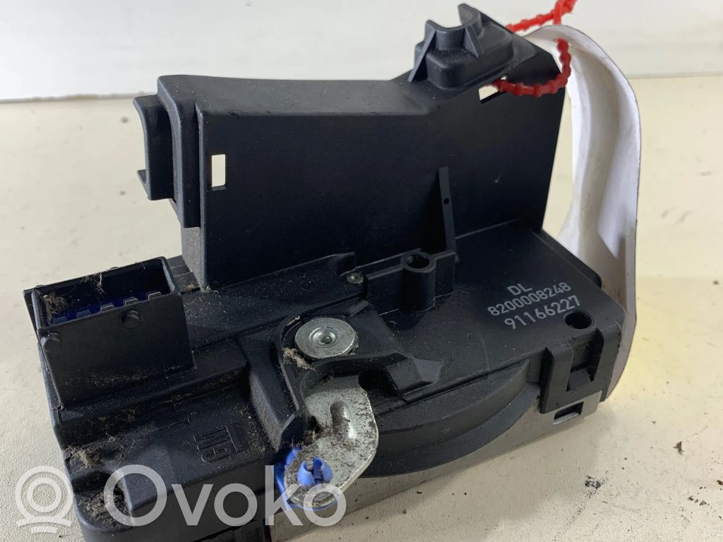 Opel Vivaro Front door lock 