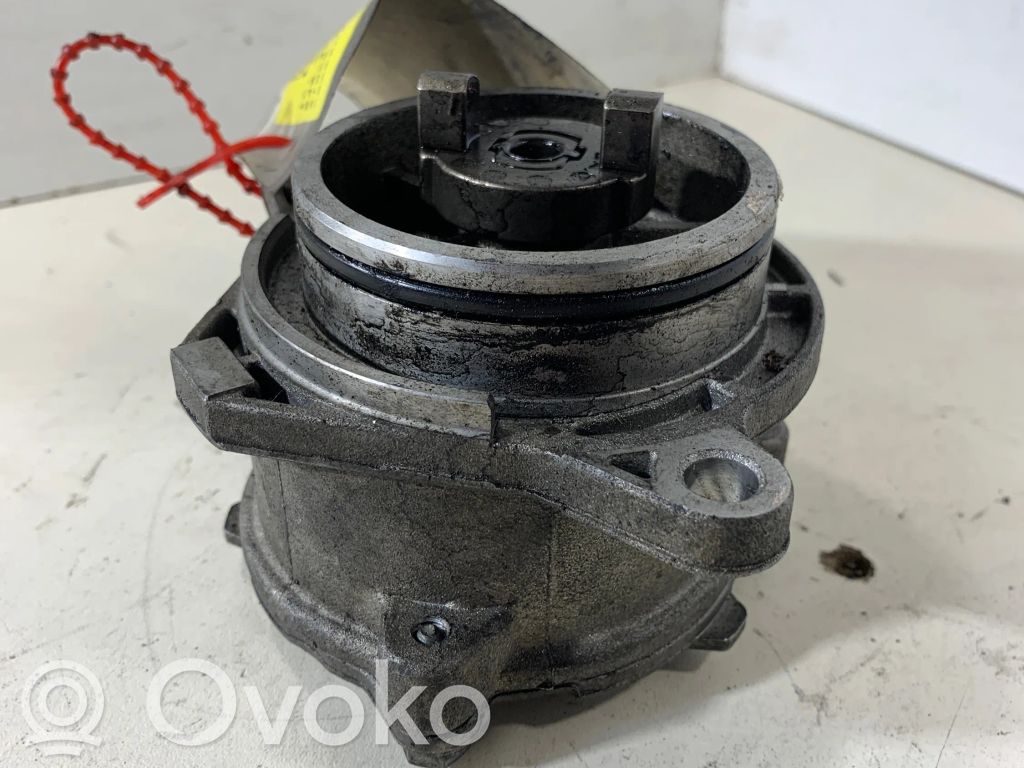 BMW 5 E60 E61 Vacuum pump 