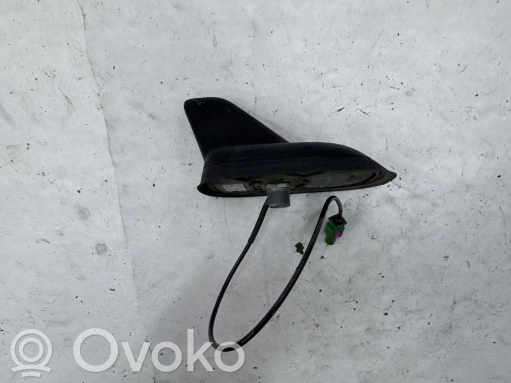 Volkswagen PASSAT CC GPS-pystyantenni 
