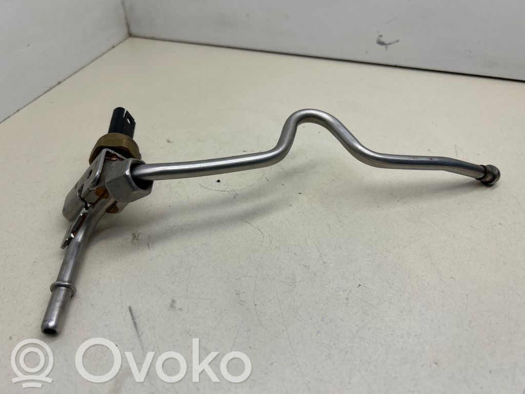 BMW 3 E90 E91 Degvielas iesmidzināšanas caurule (-es) 