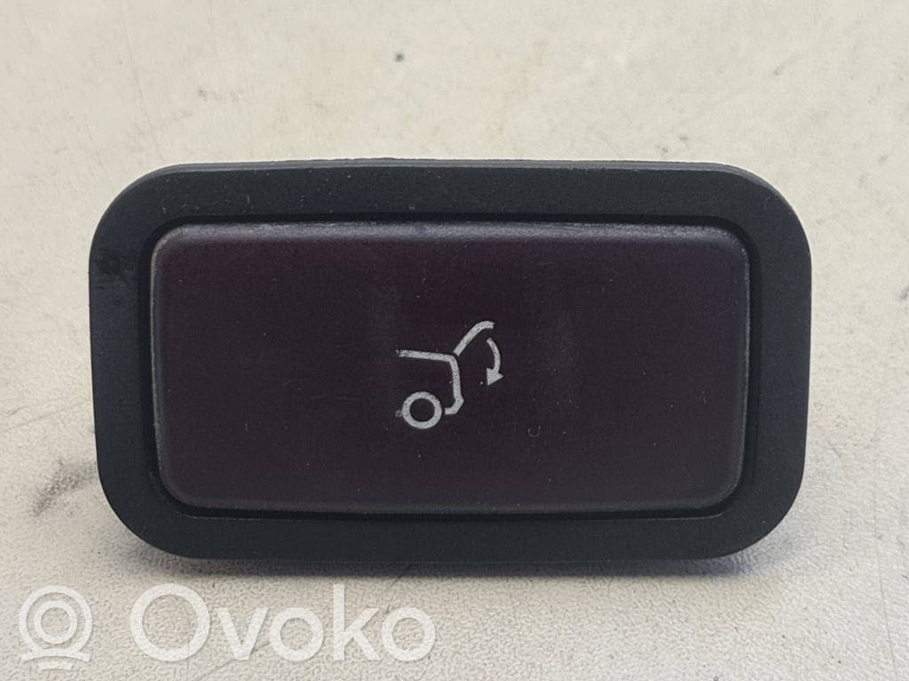 Mercedes-Benz E W211 Tailgate/boot open switch button 