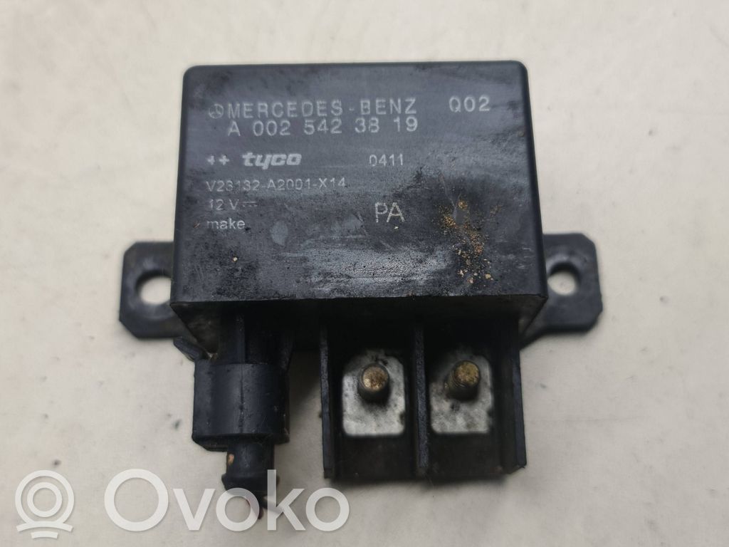 Mercedes-Benz E W211 Charging relay 