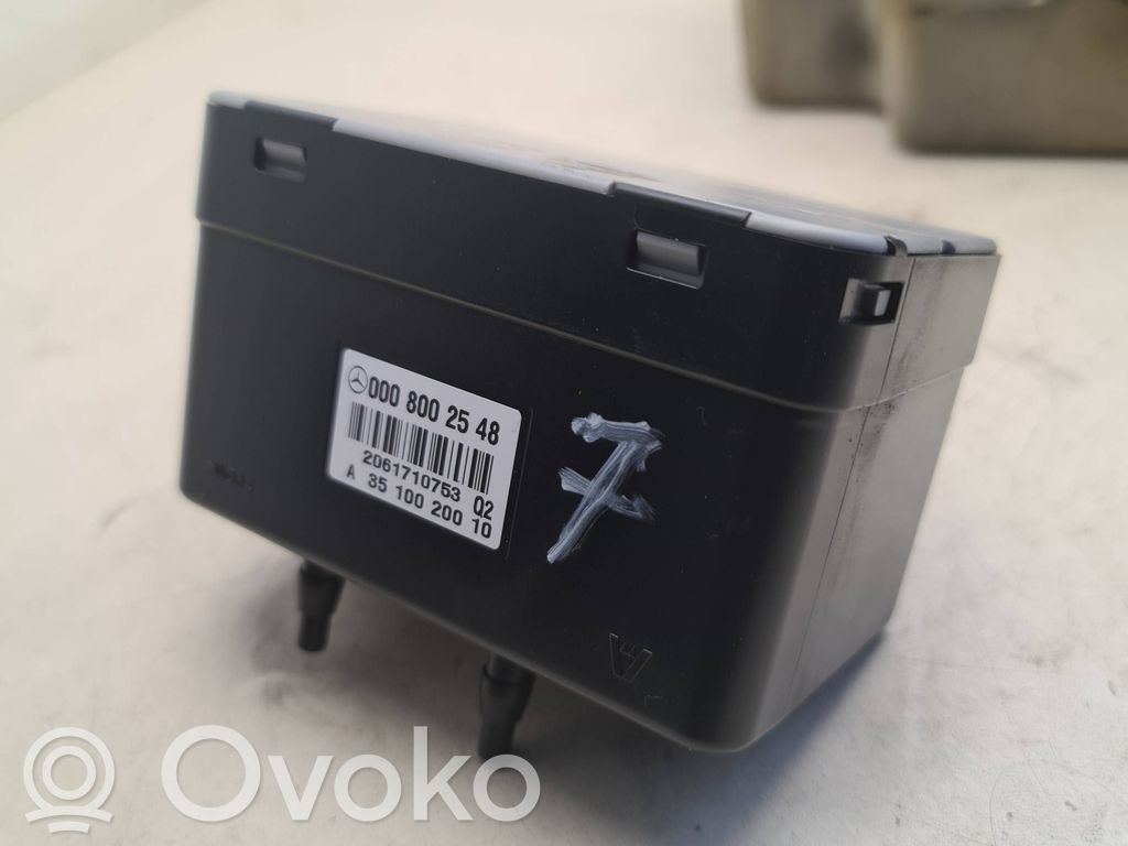 Mercedes-Benz E W211 Central locking vacuum pump 