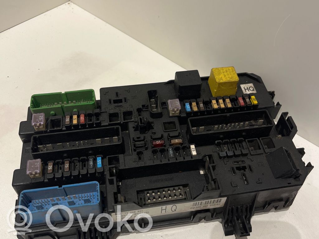 Opel Astra H Módulo de fusible 