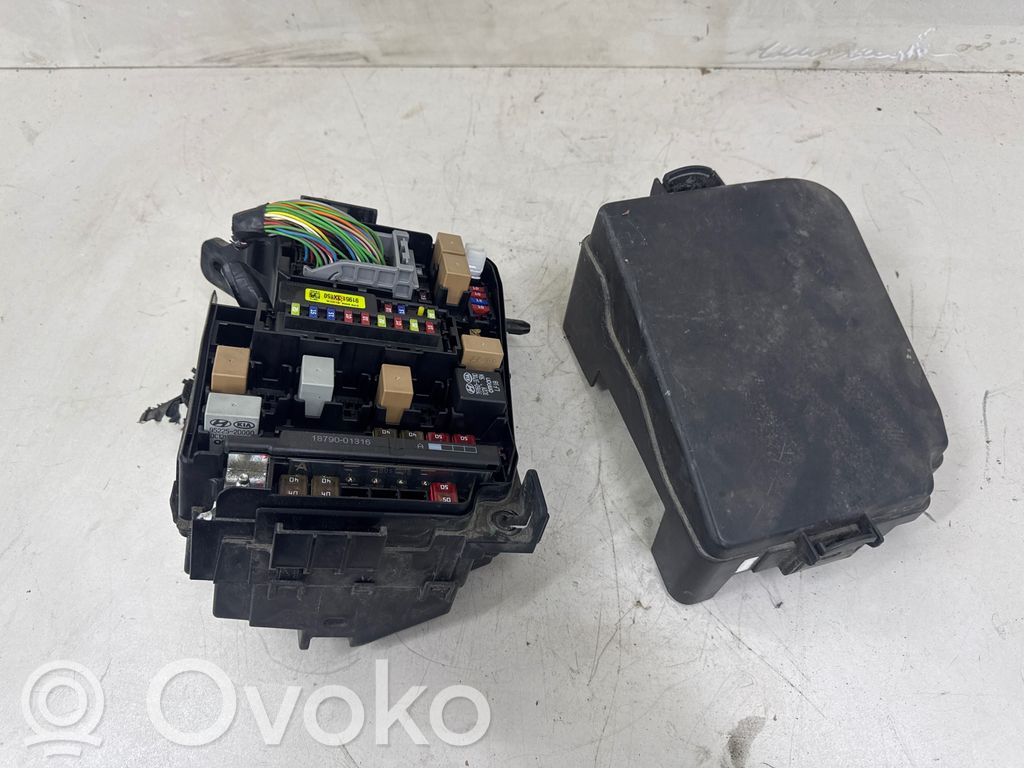 KIA Ceed Fuse module 