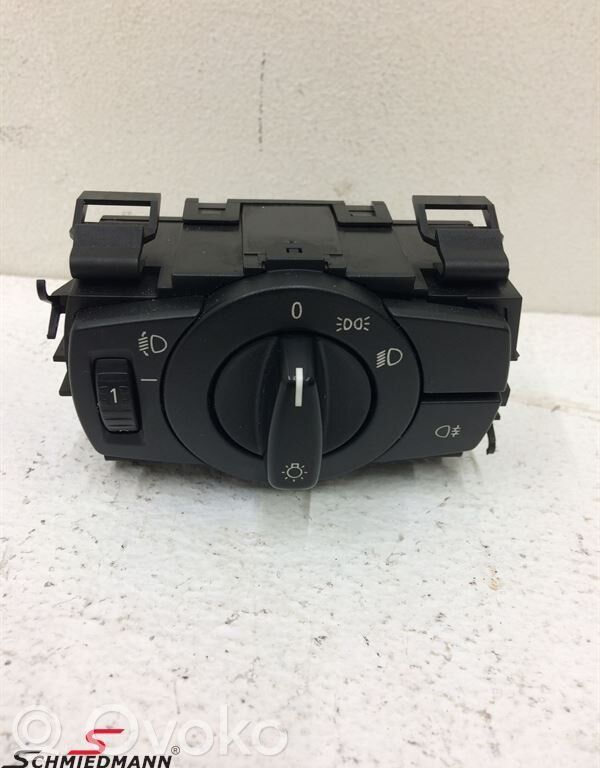 Lichtschalter   61316932795