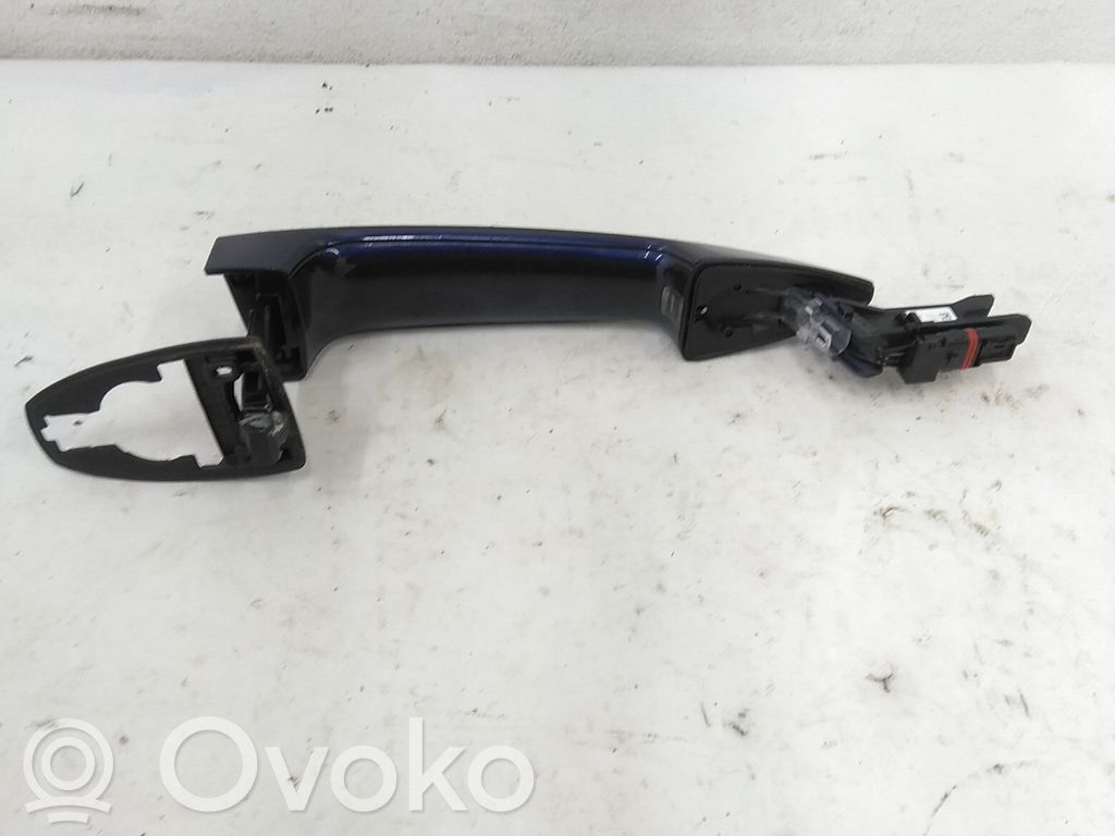BMW 2 F46 Klamka zewnętrzna drzwi przednich 