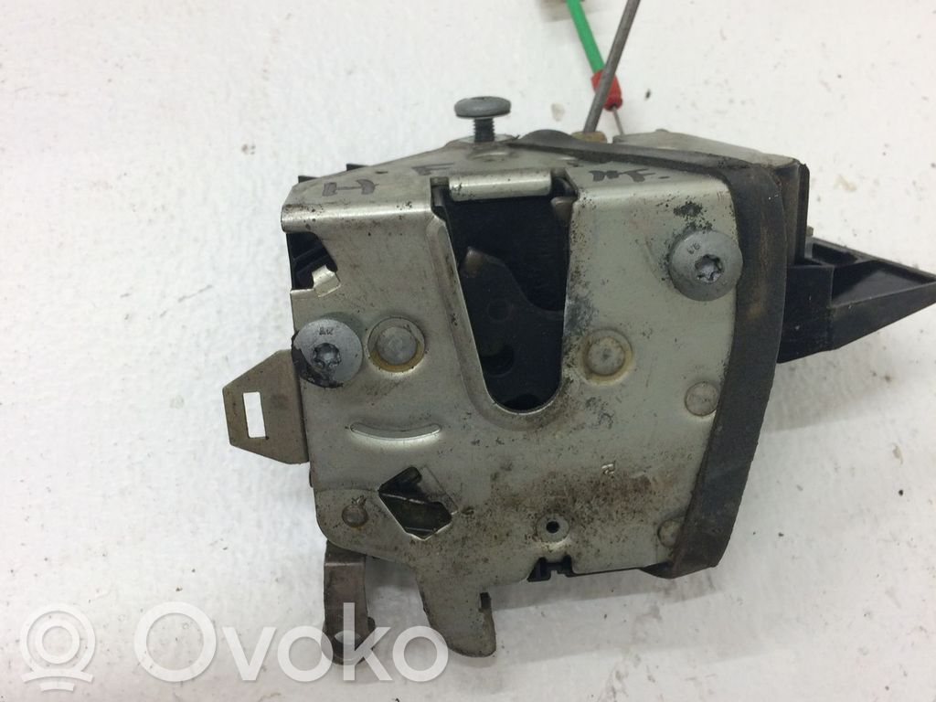Botón interruptor de bloqueo de puertas   51218235104