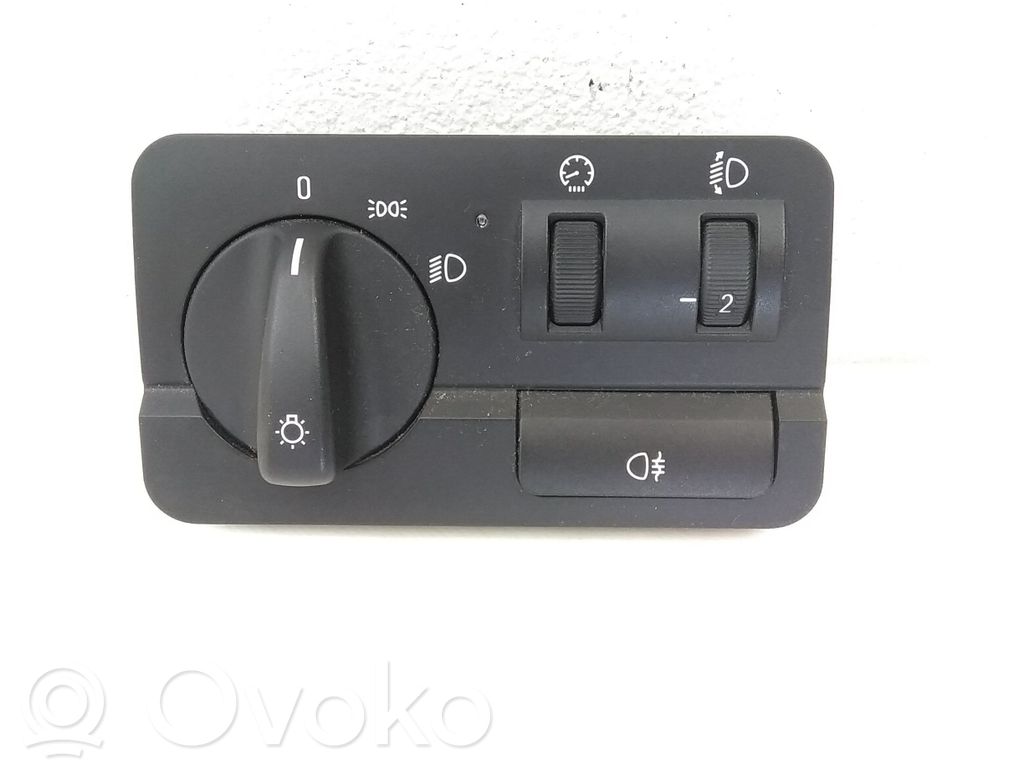Light switch   61318378573
