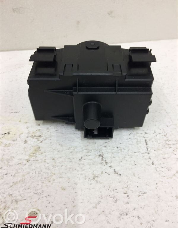 Light switch   61319169406