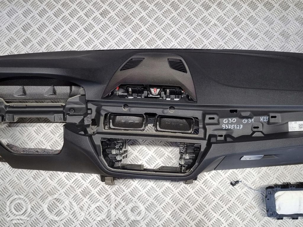 BMW 5 G30 G31 G38 Deska rozdzielcza 