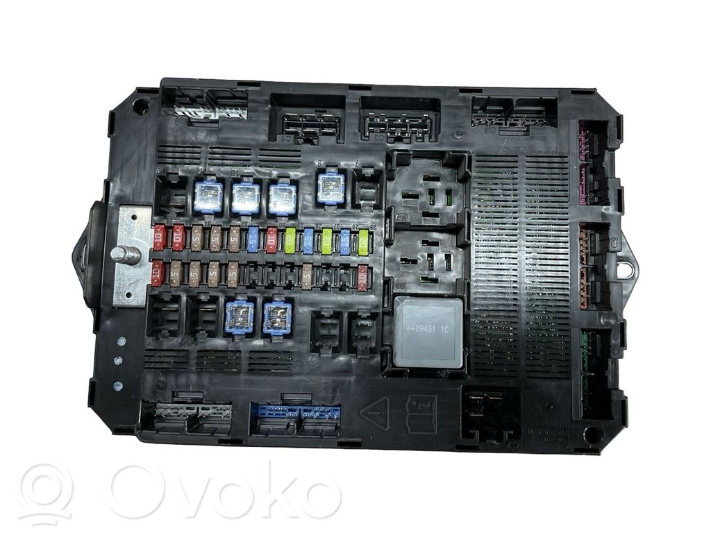 Jaguar XF X250 Fuse module 