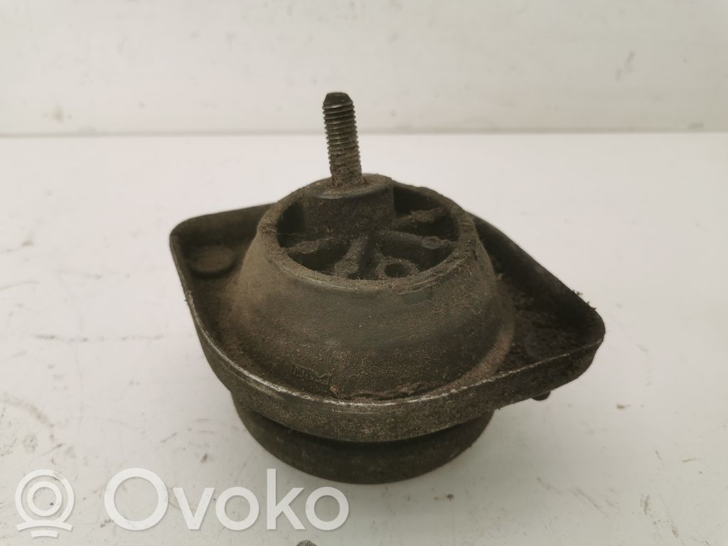 BMW 7 E38 Engine mount bracket 