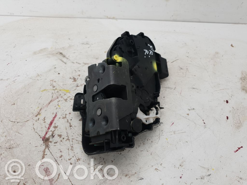 Volvo XC70 Priekšpusē slēdzene 