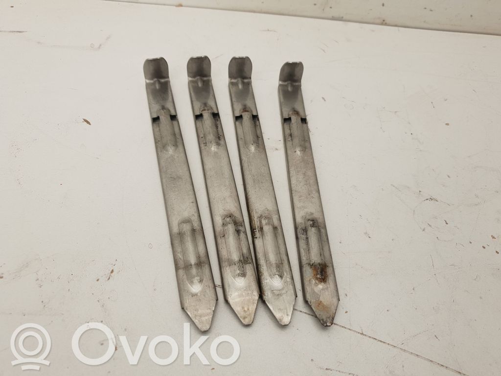Volvo XC70 Headlight/headlamp mounting bracket 