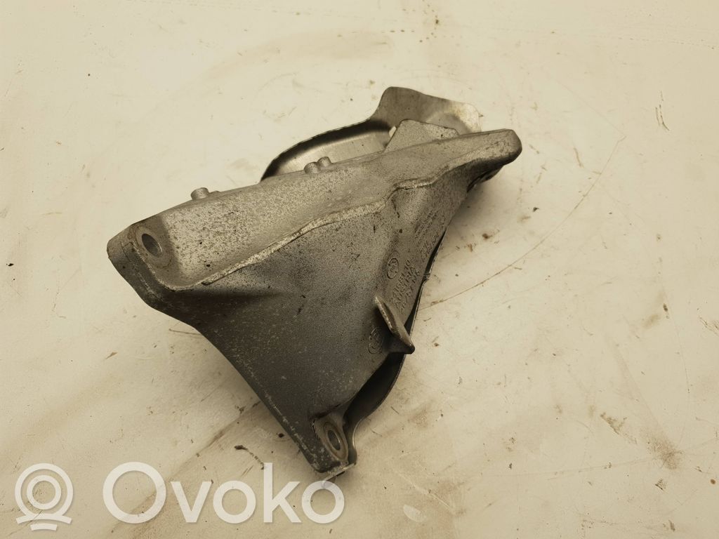 Engine mounting bracket   6764574,24168110,NA046000