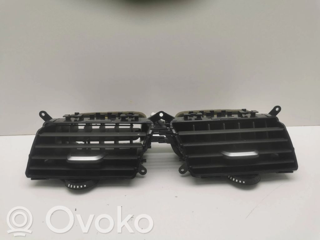 BMW 5 G30 G31 G38 Dysze / Kratki środkowego nawiewu deski rozdzielczej 