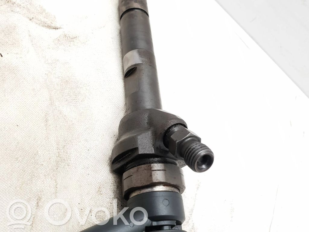Inyector de combustible   0445110