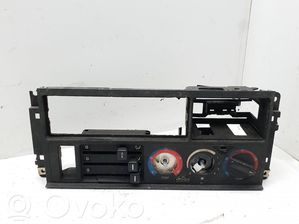 BMW 5 E34 Climate control unit 