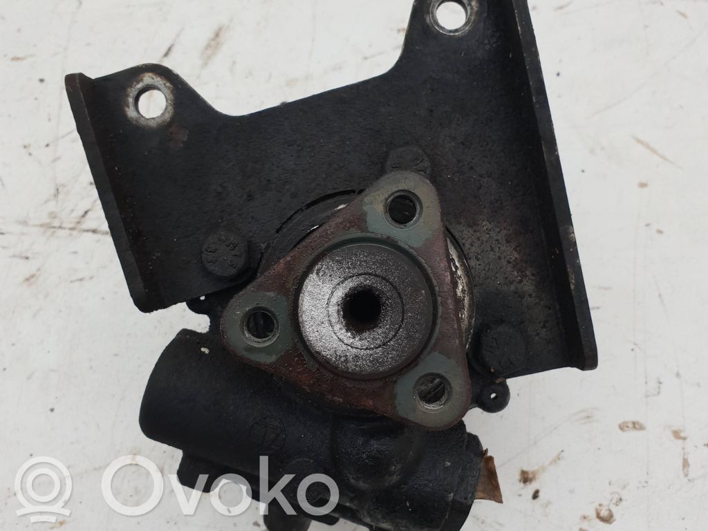 BMW 3 E36 Power steering pump 