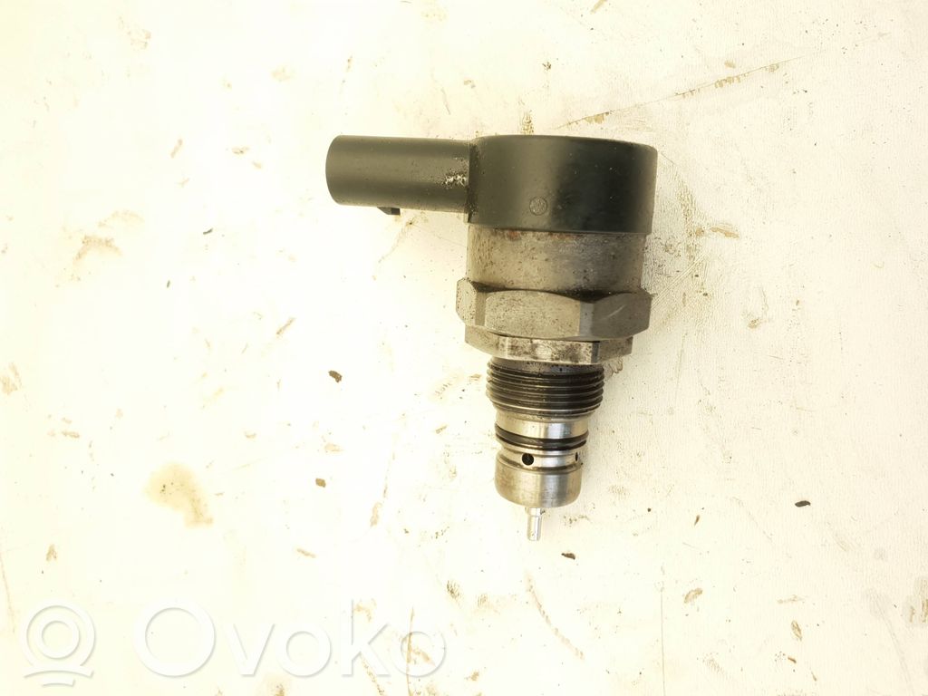 Audi A8 S8 D4 4H Listwa wtryskowa 