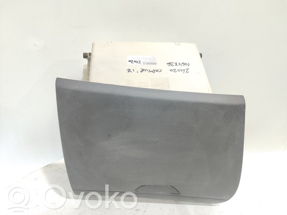 Renault Captur Glove box 