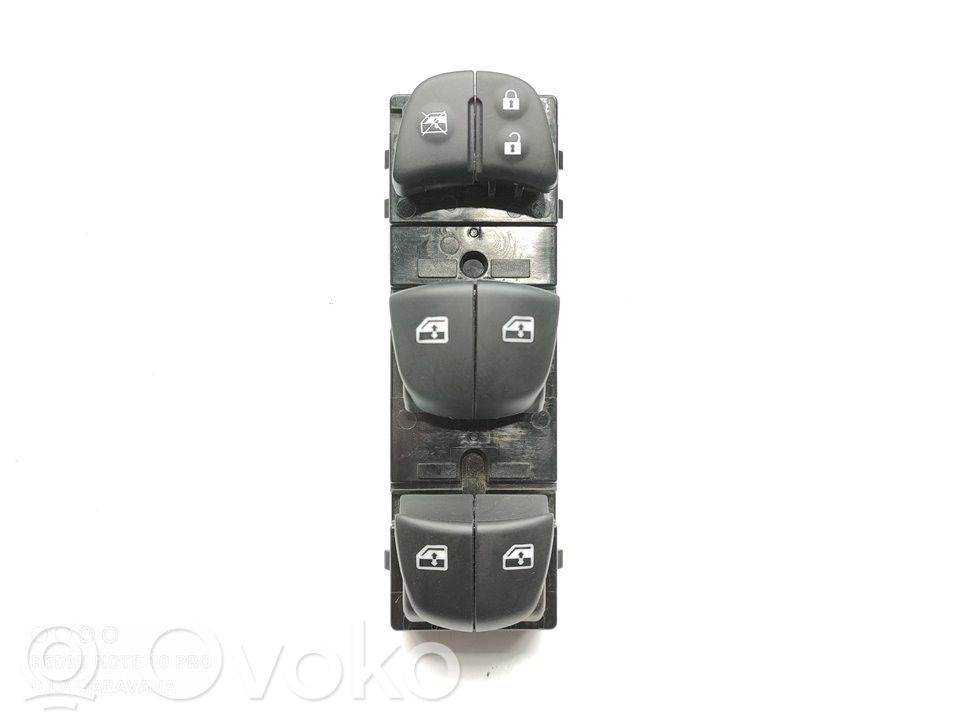 Nissan Qashqai Przyciski szyb 
