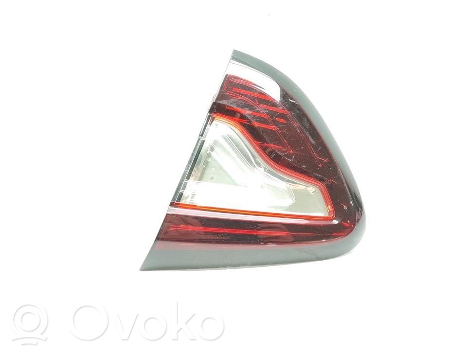 Renault Captur Galinis žibintas dangtyje 