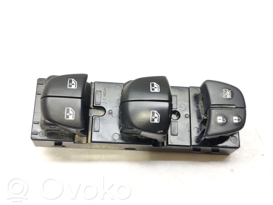 Nissan Qashqai Przyciski szyb 