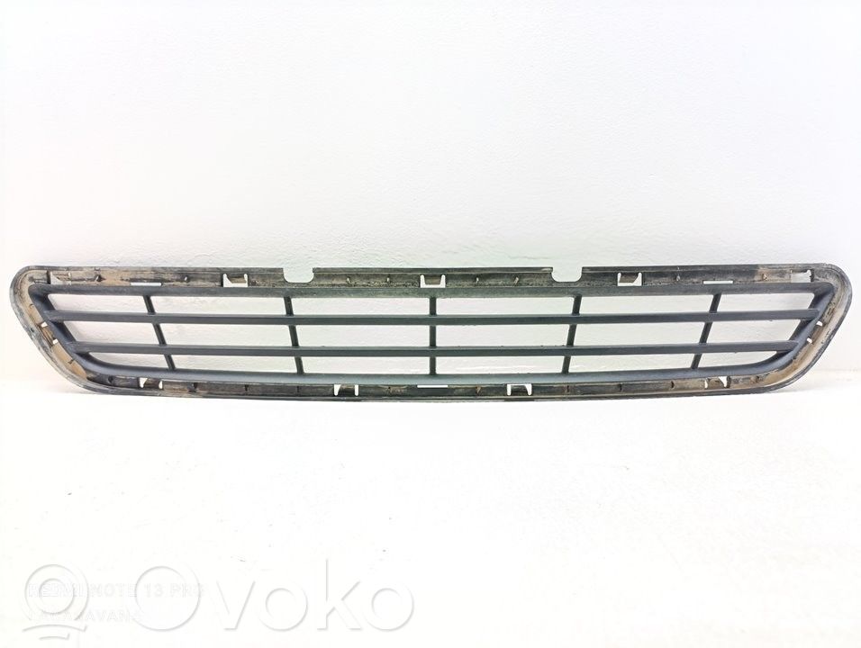Front grill   E4B517K945AA