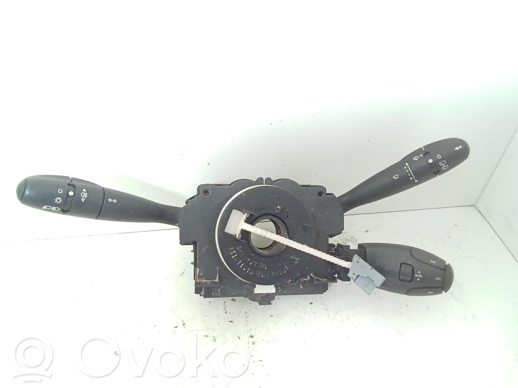 Peugeot 307 Interruptor/palanca de limpiador de luz de giro 