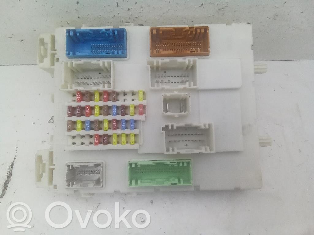 Ford Focus Ramka / Moduł bezpieczników 