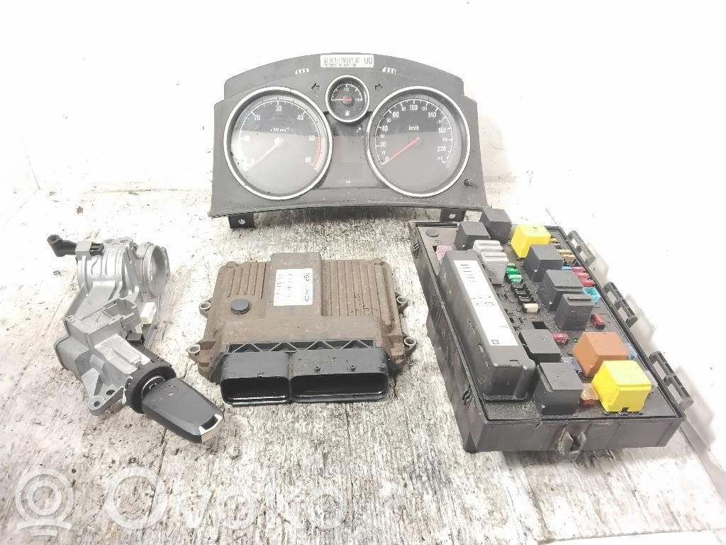 Opel Astra H Engine ECU kit and lock set 