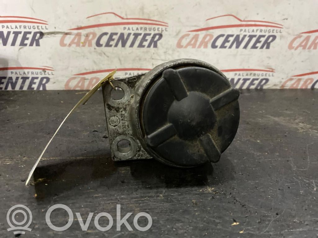 Ford Focus Engine mount bracket 