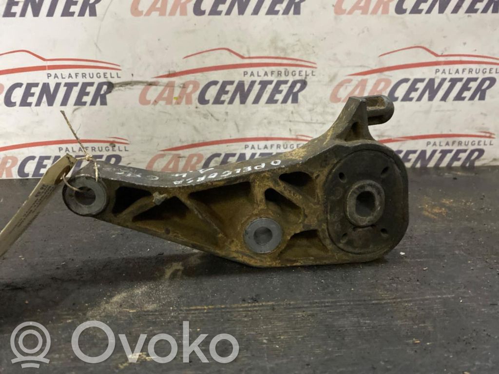 Engine mount bracket   13143386JB