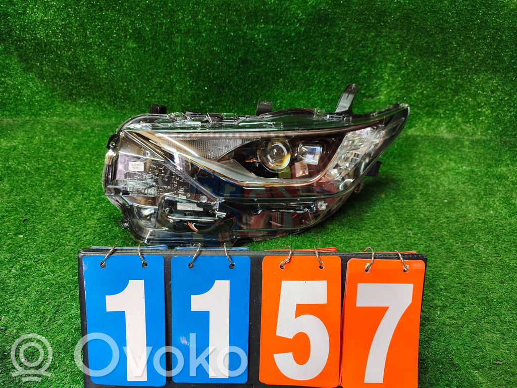 Toyota Auris E180 Lampa przednia 
