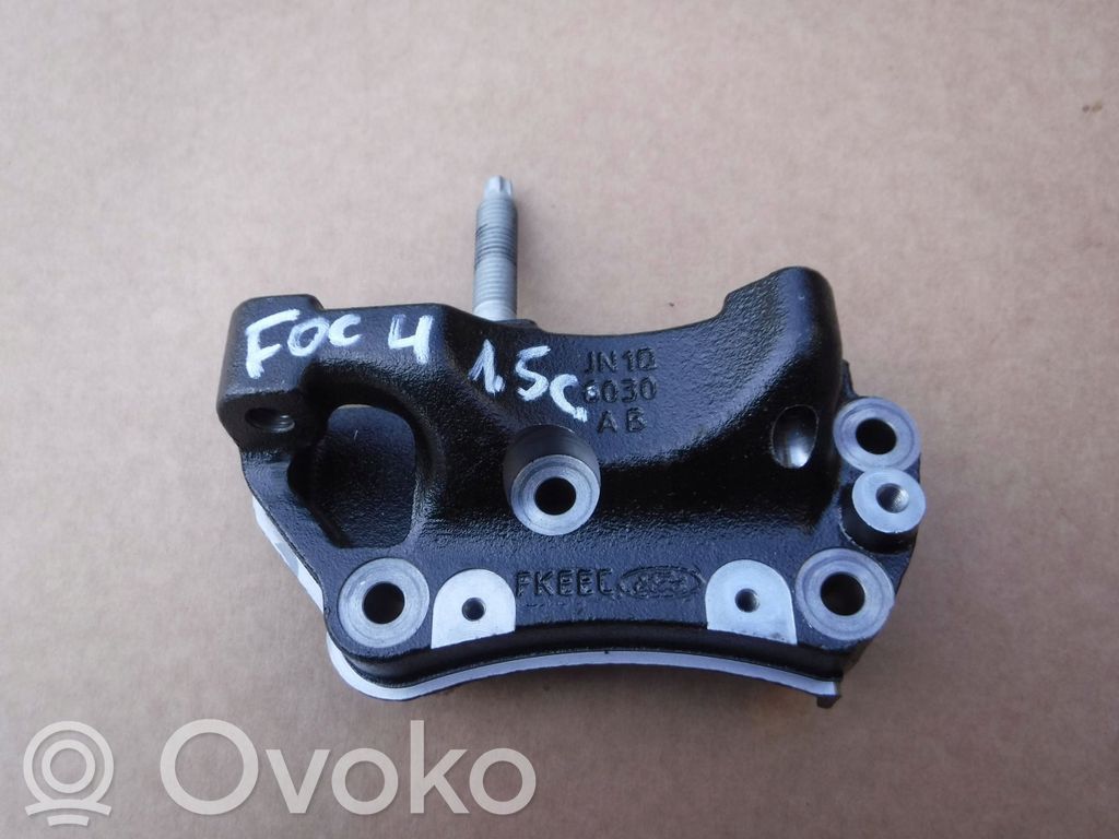 Ford Focus Engine mounting bracket 