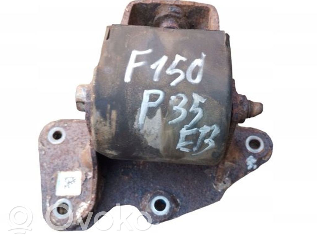 Engine mounting bracket