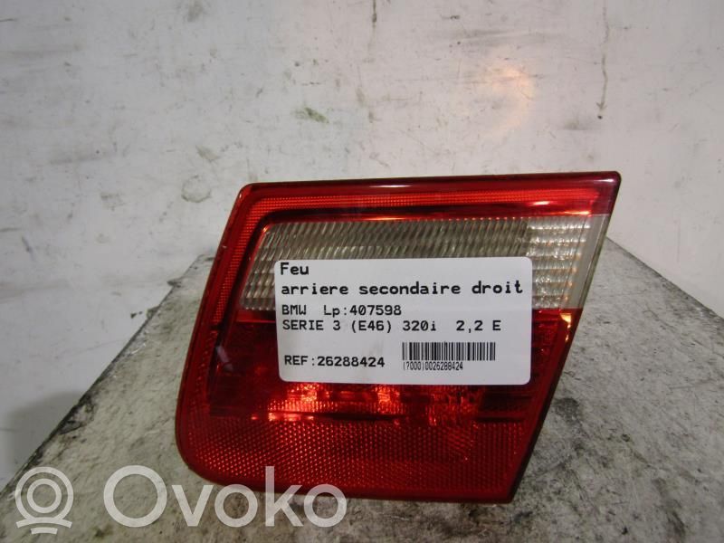 Aizmugurējais lukturis pārsegā   63218368760