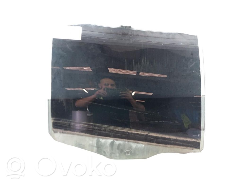BMW 5 E39 Rear door window glass 