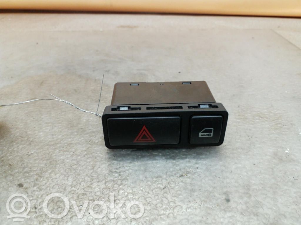 Hazard light switch   61318368920
