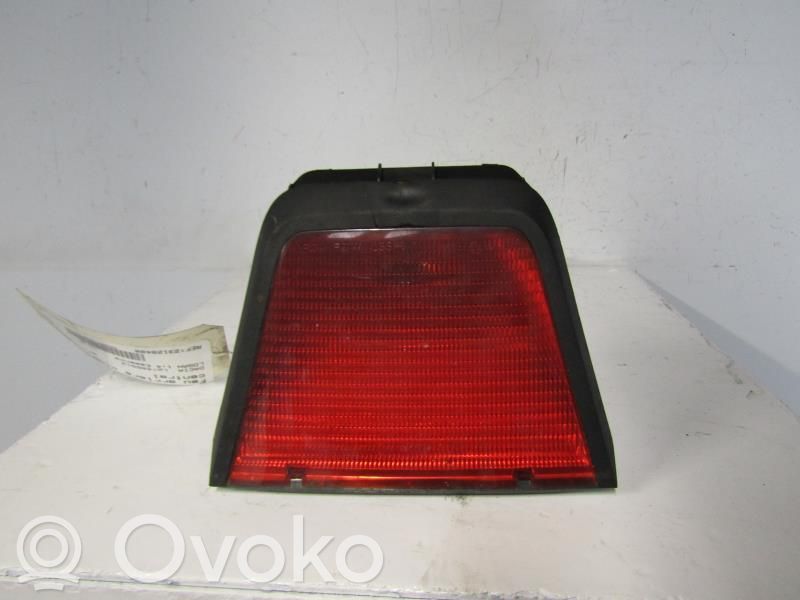 Third/center stoplight   6001546796