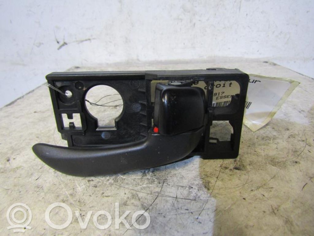 Manecilla interna puerta trasera   826200X010S4