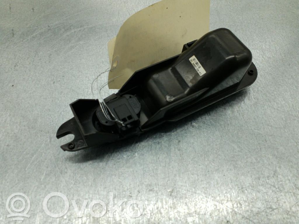 Electric window control switch   XR82107