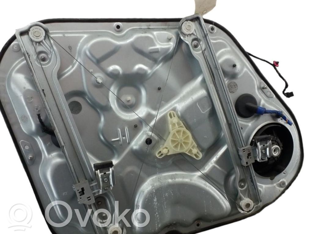 KIA Venga Elektryczny podnośnik szyby drzwi przednich 