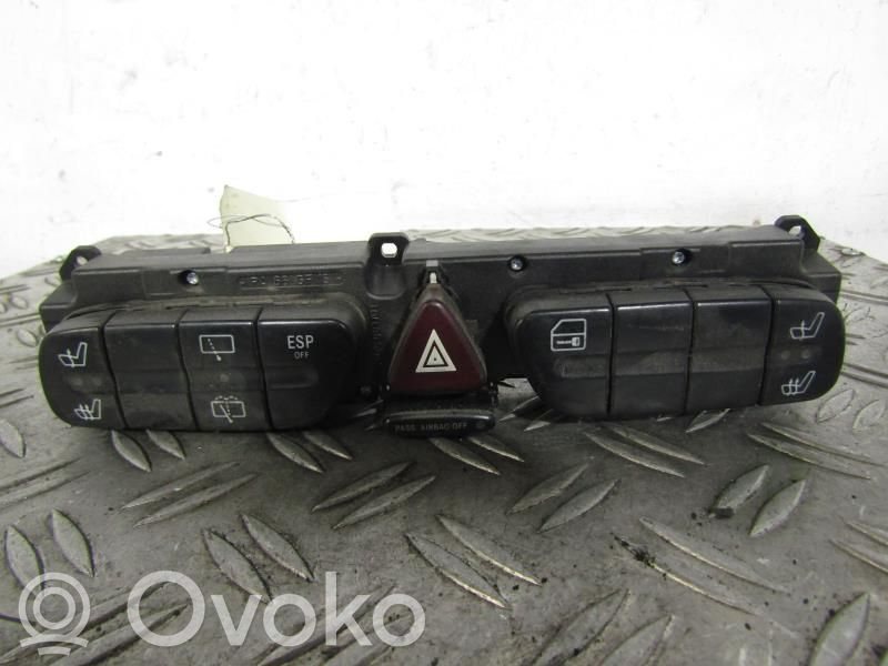 Mercedes-Benz C W203 Botón interruptor de luz de peligro 