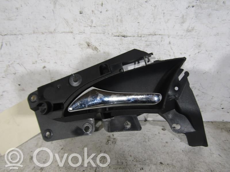 Manecilla interna puerta trasera   21176601247F24