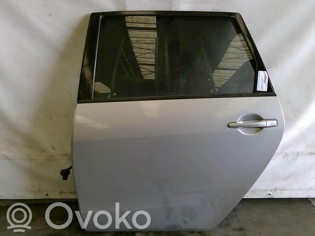 Mitsubishi Grandis Puerta trasera 