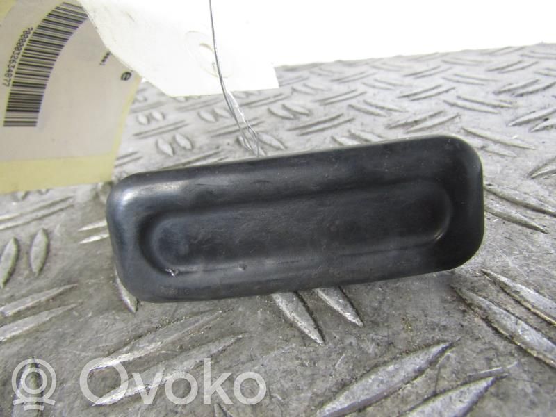 Interruptor para abrir la puerta trasera   7810S3