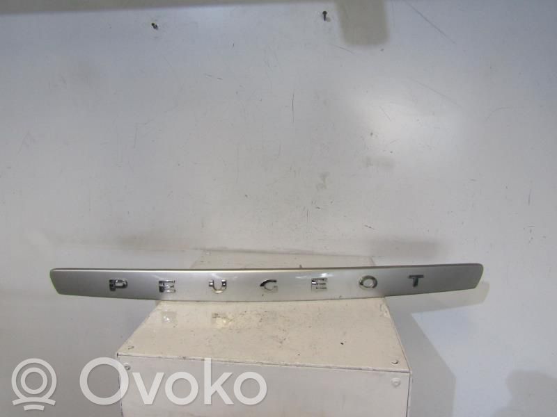 Interruptor para abrir la puerta trasera   7810T7